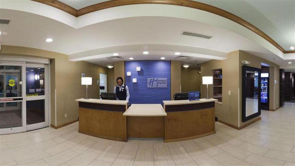 Holiday Inn Express & Suites Alexandria - Fort Belvoir By Ihg Exterior foto