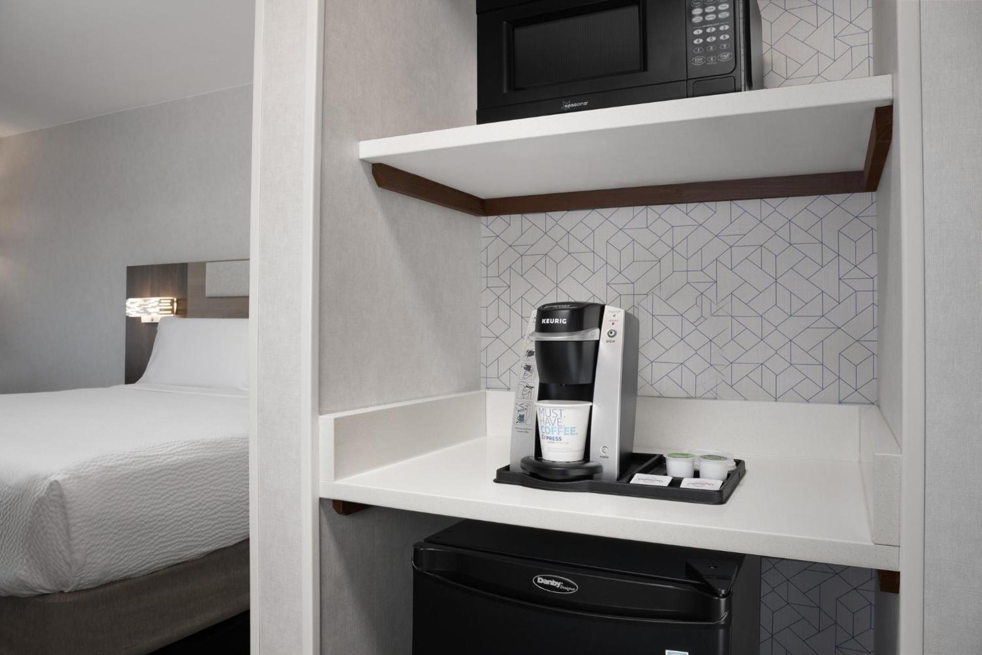 Holiday Inn Express & Suites Alexandria - Fort Belvoir By Ihg Exterior foto