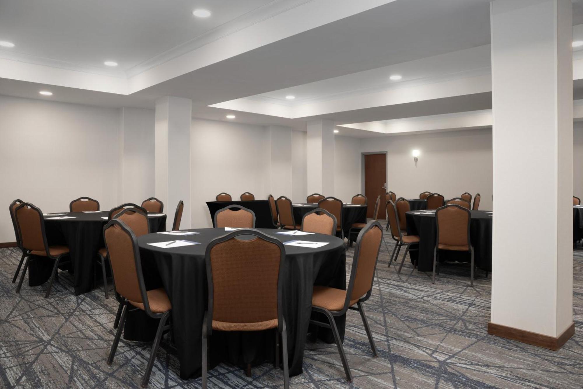 Holiday Inn Express & Suites Alexandria - Fort Belvoir By Ihg Exterior foto